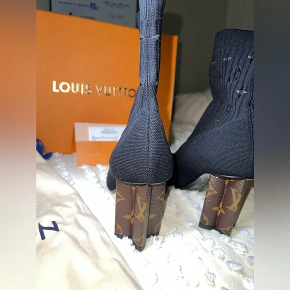 AUTHENTIC LOUIS VUITTON MONOGRAM SILHOUETTE ANKLE BOOTS - Picture 4 of 6